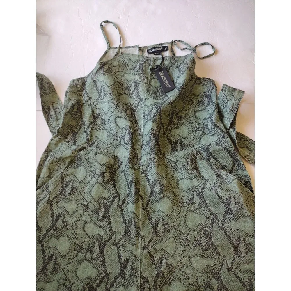 Blank NYC Jumpsuit Womans M Green Linen‎ Snake Skin One Piece Animal Print New